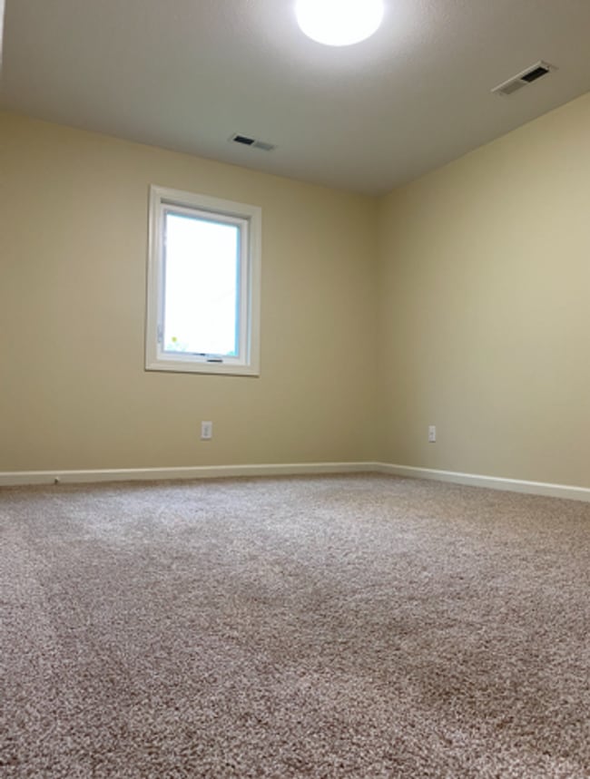 Building Photo - 2 bedroom/1 bath