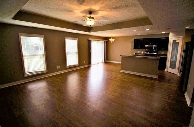 Building Photo - Ranch Style House...3 Bedroom 2 Bath