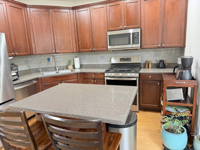 Building Photo - 2564 Waterbury Ln