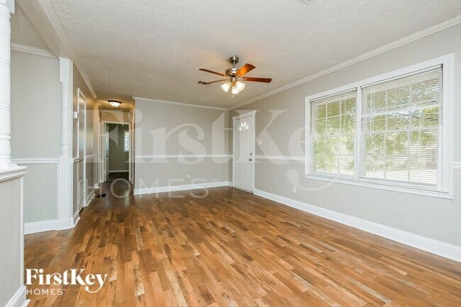 Foto del edificio - 8065 Huntington Dr
