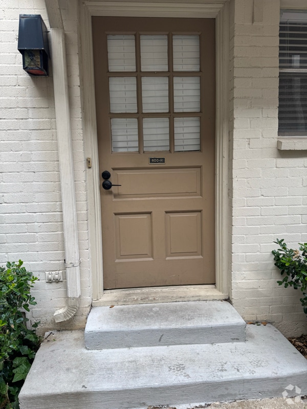 Building Photo - 900 S Weatherred Dr