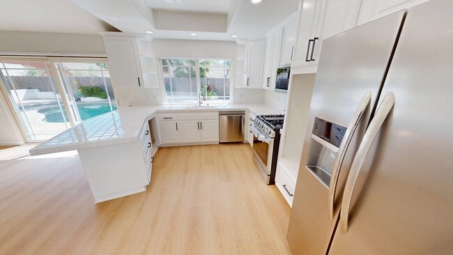 Building Photo - 2802 Sierra Dr