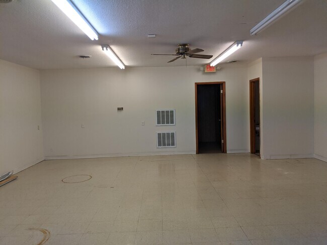 Building Photo - 602 N Mildred St