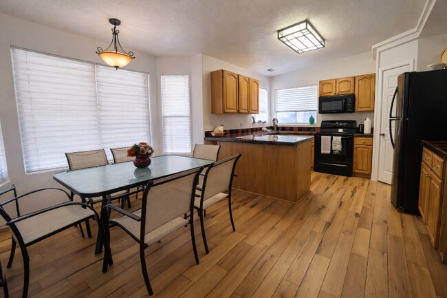 Foto del edificio - 991 N 2100 W