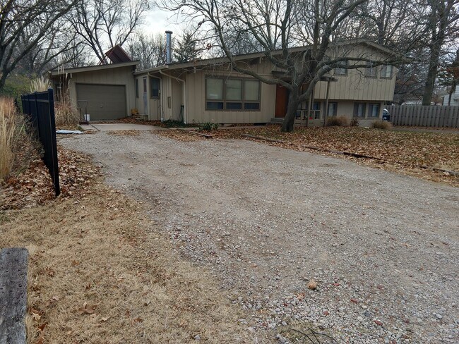 Foto del edificio - 2510 Ivy Dr