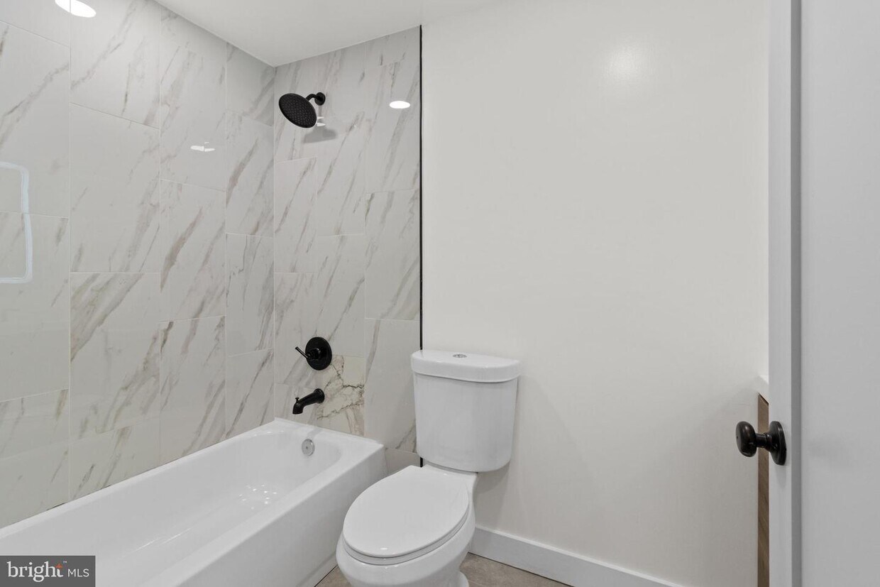 6 Roundwood Ln, Levittown, PA 19055 House Rental in Levittown, PA