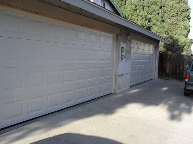 Photo - 16572 Lorelei Ln Townhome