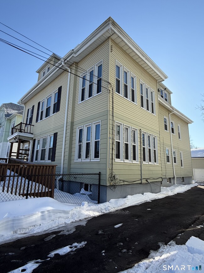 Building Photo - 41-43-43 Hebron St