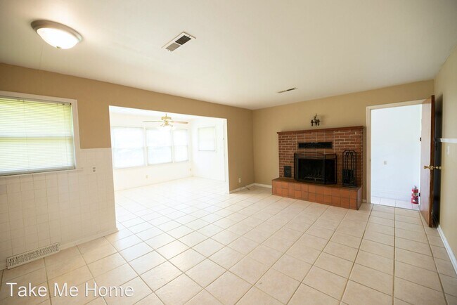 Building Photo - 3 br, 2 bath House - 1633 E Cherokee