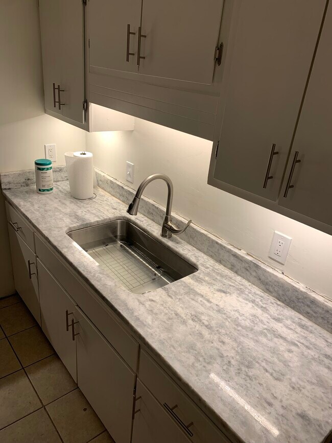 Fregadero de granja con triturador de basura - 1713 Burney Branch Dr