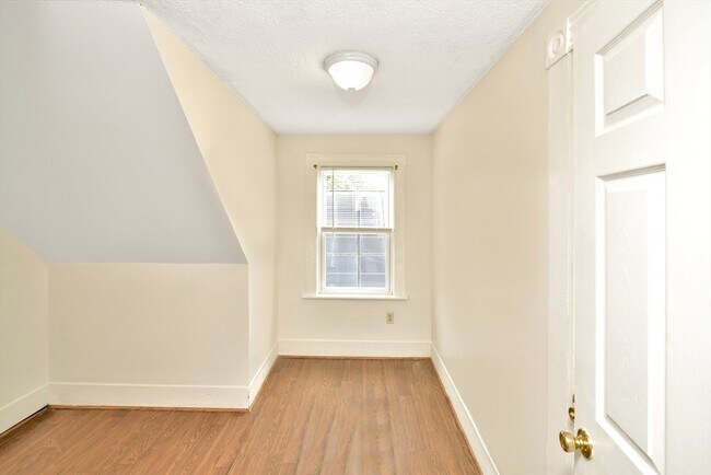 Building Photo - 180 Westville St