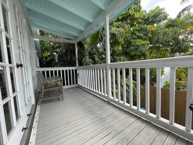 Building Photo - 1022 Fleming St