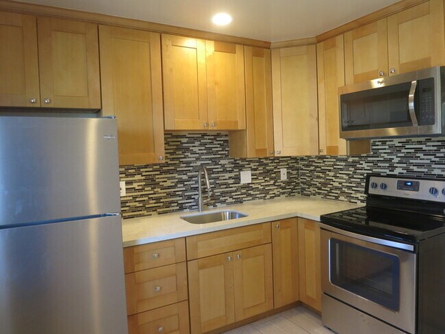Building Photo - 663 Johanna Ave