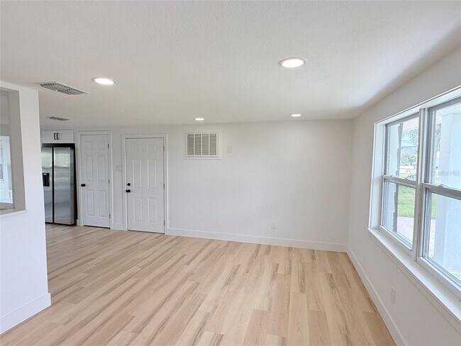 Foto del edificio - 13617 Frances Ave