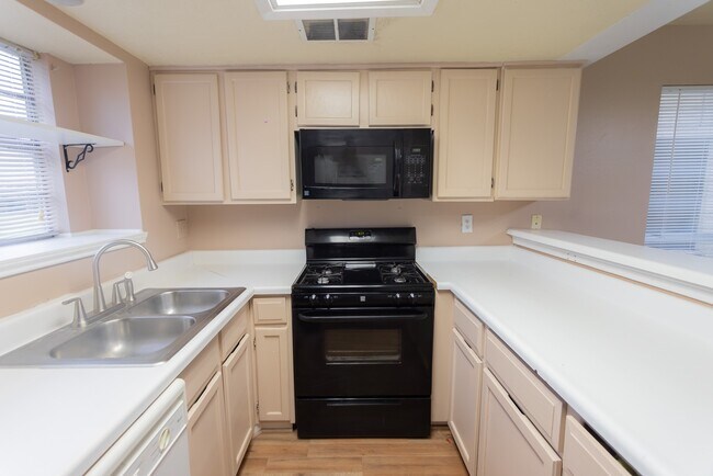 Foto del edificio - 1907 Country Village Blvd