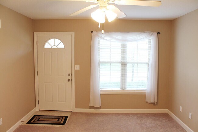 Building Photo - 1304 E Brown School Rd