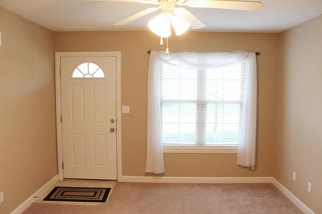 Foto del edificio - 1304 E Brown School Rd