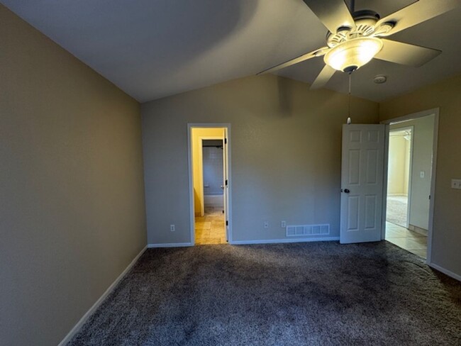 Foto del edificio - 3 Bedroom Fort Collins home for lease!