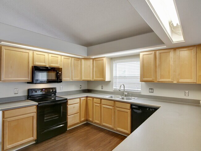 Foto del edificio - 16329 Coopers Hawk Ave