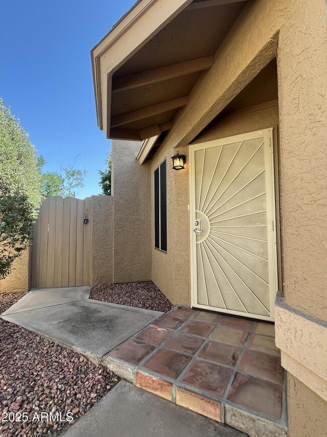 Building Photo - 3101 E Siesta Ln