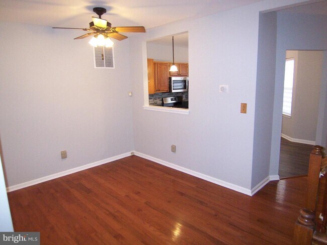 Building Photo - 127 Gracecroft Dr