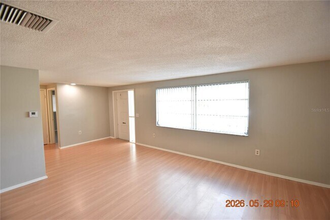 Foto del edificio - 10816 Piccadilly Rd
