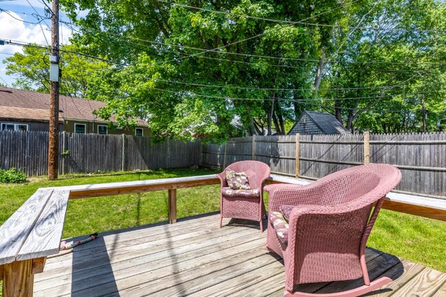 Foto del edificio - 91-93-93 Philbrick Ave