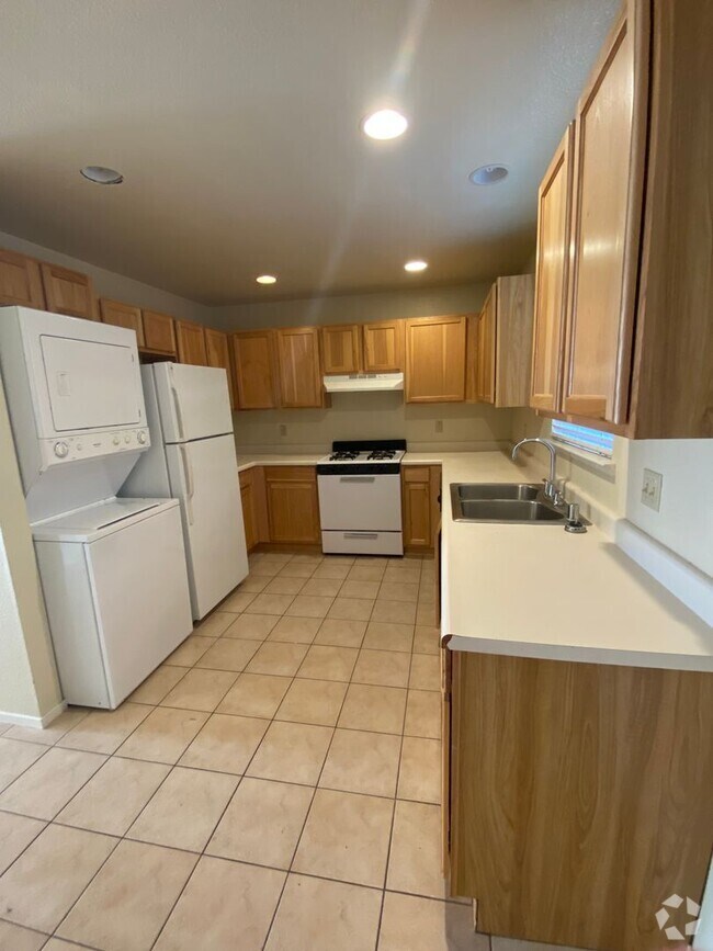 Building Photo - 1265 Plumas St