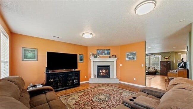 Building Photo - Beautiful Middleton Home