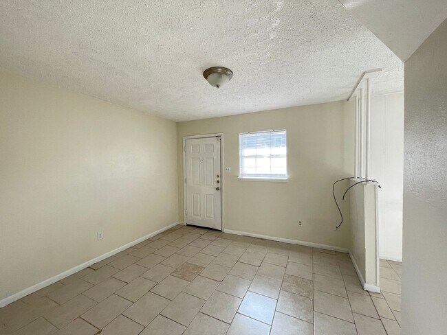 Building Photo - 930-940 S 15th Street