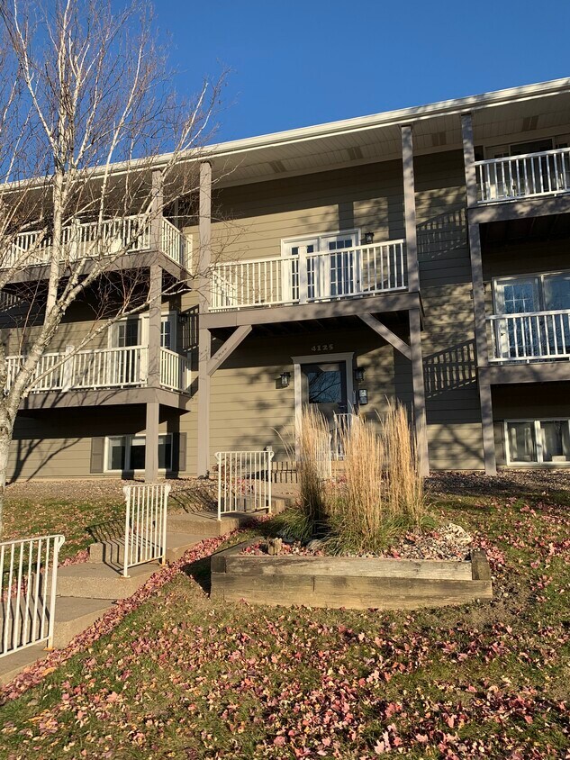 4125 31st St Unit 2A, Bettendorf, IA 52722 Condo for Rent in Bettendorf, IA