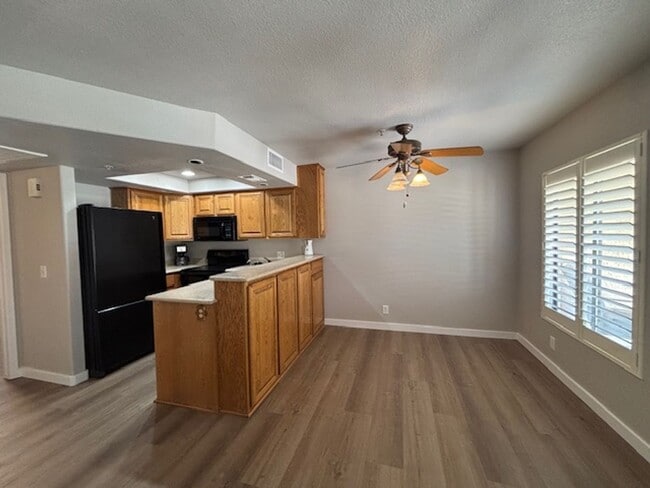 Building Photo - 1 Bedroom - 1.5 Bath Condo
