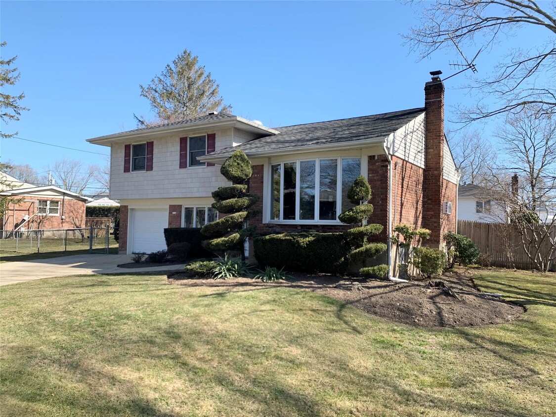 Primary Photo - 14 Glendale Dr