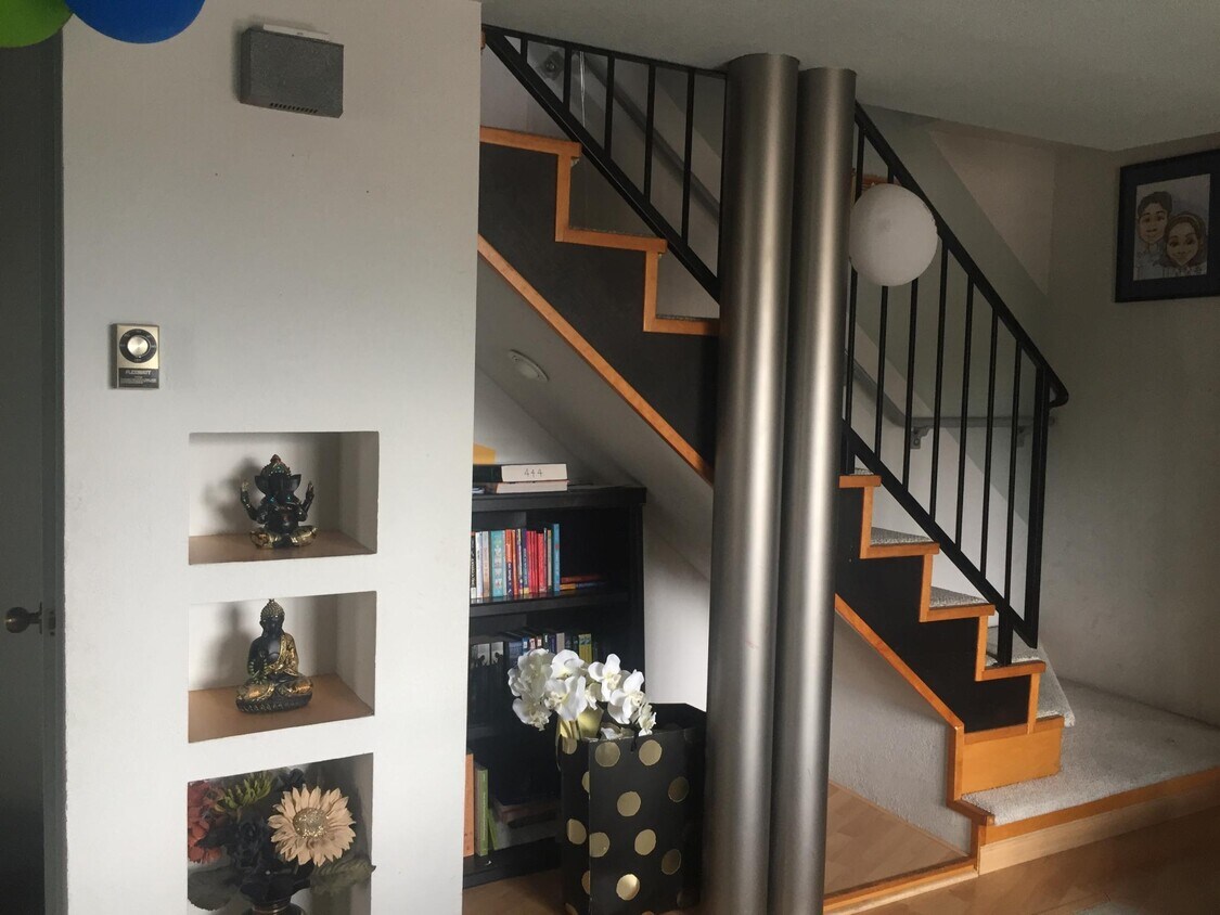Stair case from 1st to 2nd floor - 6881 Chantel Ct