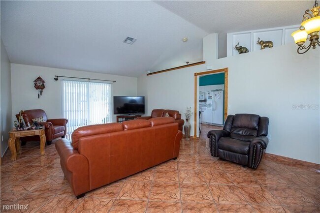 Foto del edificio - 4 br, 2 bath House - 3970 Santa Barbara Rd