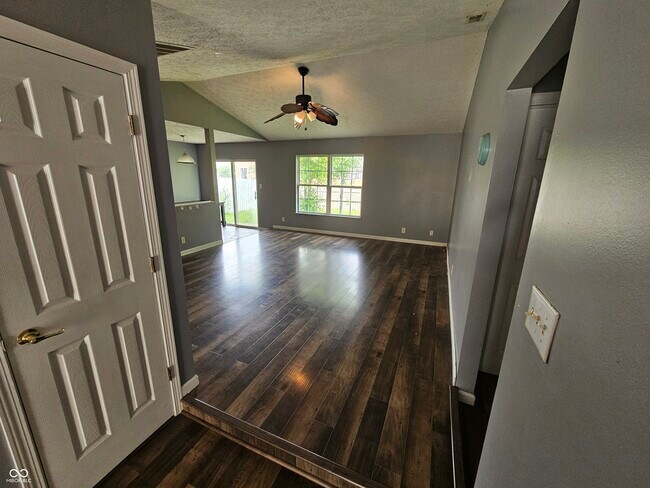 Foto del edificio - 7307 Barnwell Pl