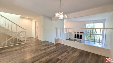 Building Photo - 1696 Palisades Dr