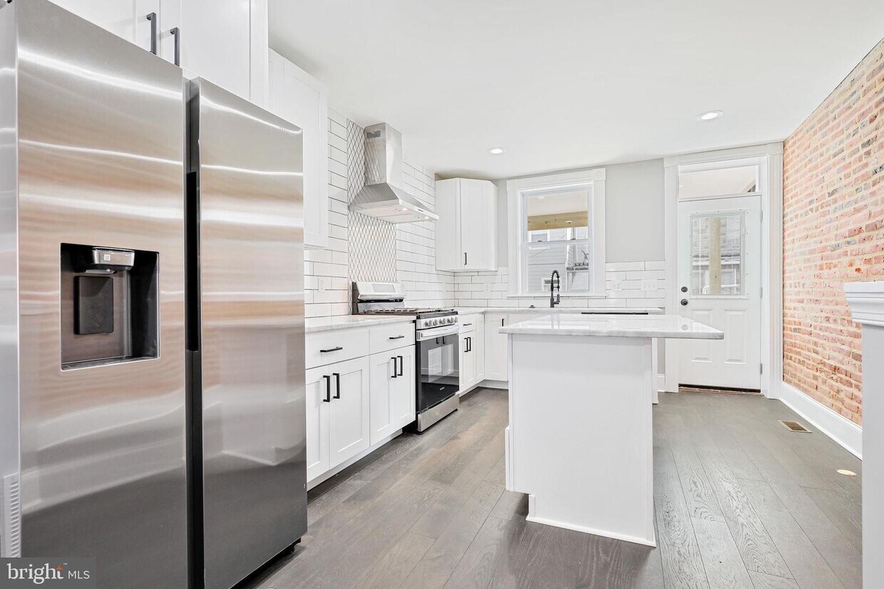 Kitchen (1 of 2) - 263 S Robinson St