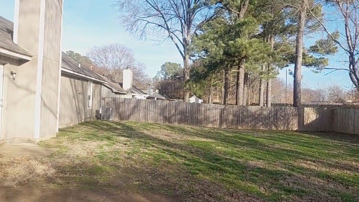 Foto del edificio - 6235 Shade Tree Dr