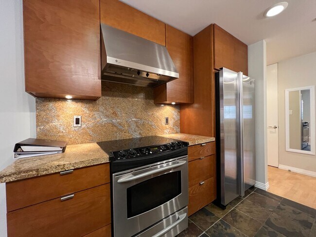 Building Photo - Ground Floor 1 Bedroom, 1 Bathroom  Unit at "The Palms"