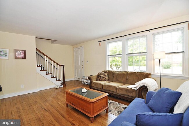 Foto del edificio - 2124 N Troy St
