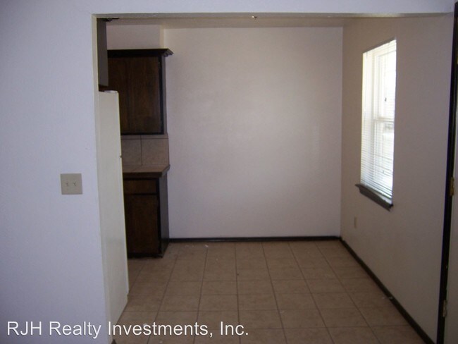Building Photo - 227-229 S Findlay Ave