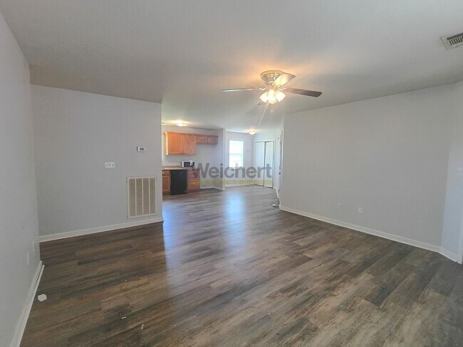 Foto del edificio - 3BR/2BA Home with Carport & Easy Highway Access