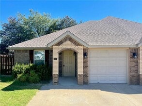 Building Photo - 867-867 Meadowlands Dr