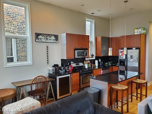 Building Photo - 1458 N Artesian Ave