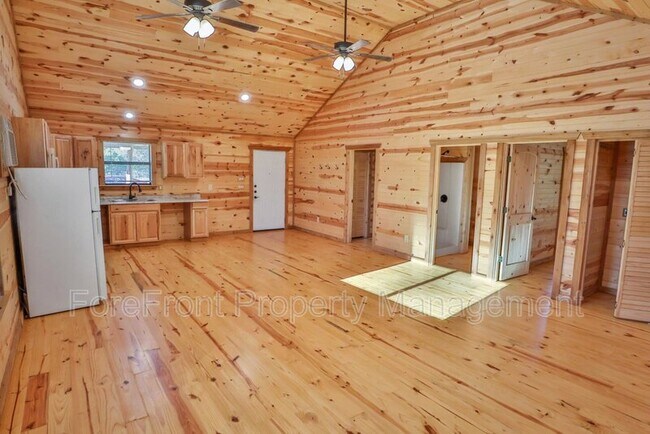 Building Photo - 624 Deer Creek Dr W