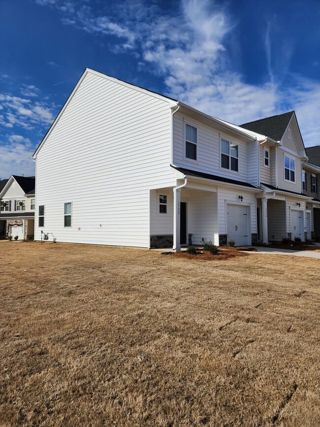 Building Photo - End Unit Townhouse