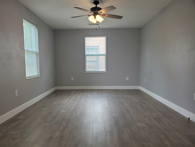 Living Room - 119 Riverbend Dr