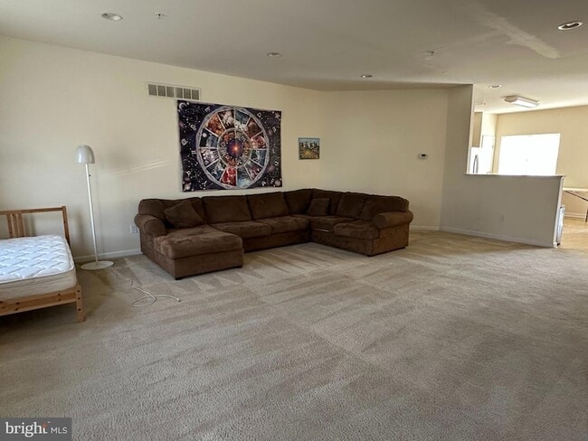 Building Photo - 103 Russell Ln