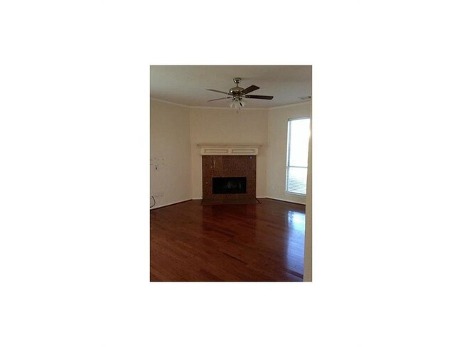 Foto del edificio - 9225 Longview Dr